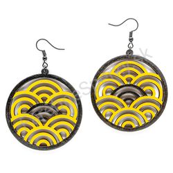 Geometrické vlny žlto - čierne, kruhové drevené náušnice