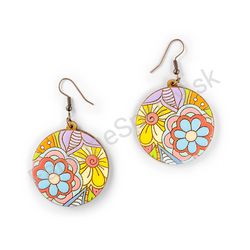 Vysiace drevené kruhové náušnice kvetinové - Hippie Blossom 22