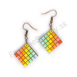 Drevené visiace geometrické náušnice - Rubik's Cube (kosoštvorcové), pestrofarebné