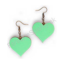 Drevené handmade srdiečkové náušnice - Pure Heart (zelené, veľké)