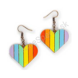 Drevené handmade srdiečkové náušnice - Vertical Love (farebné)