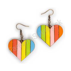 Drevené handmade srdiečkové náušnice - Vertical Love (farebné)